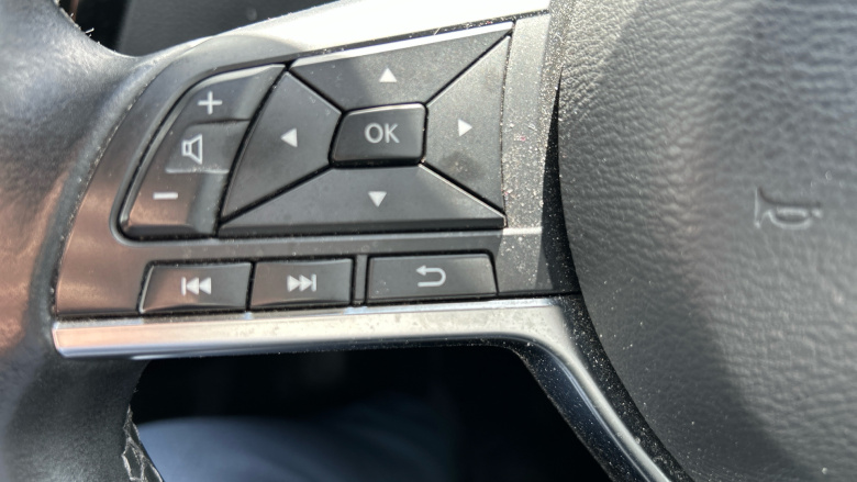 Nissan Qashqai 1.3 DiG-T N-Connecta 5dr Petrol Hatchback